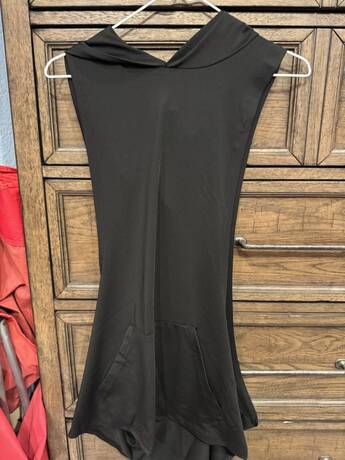 Black Sleeveless Hoodie